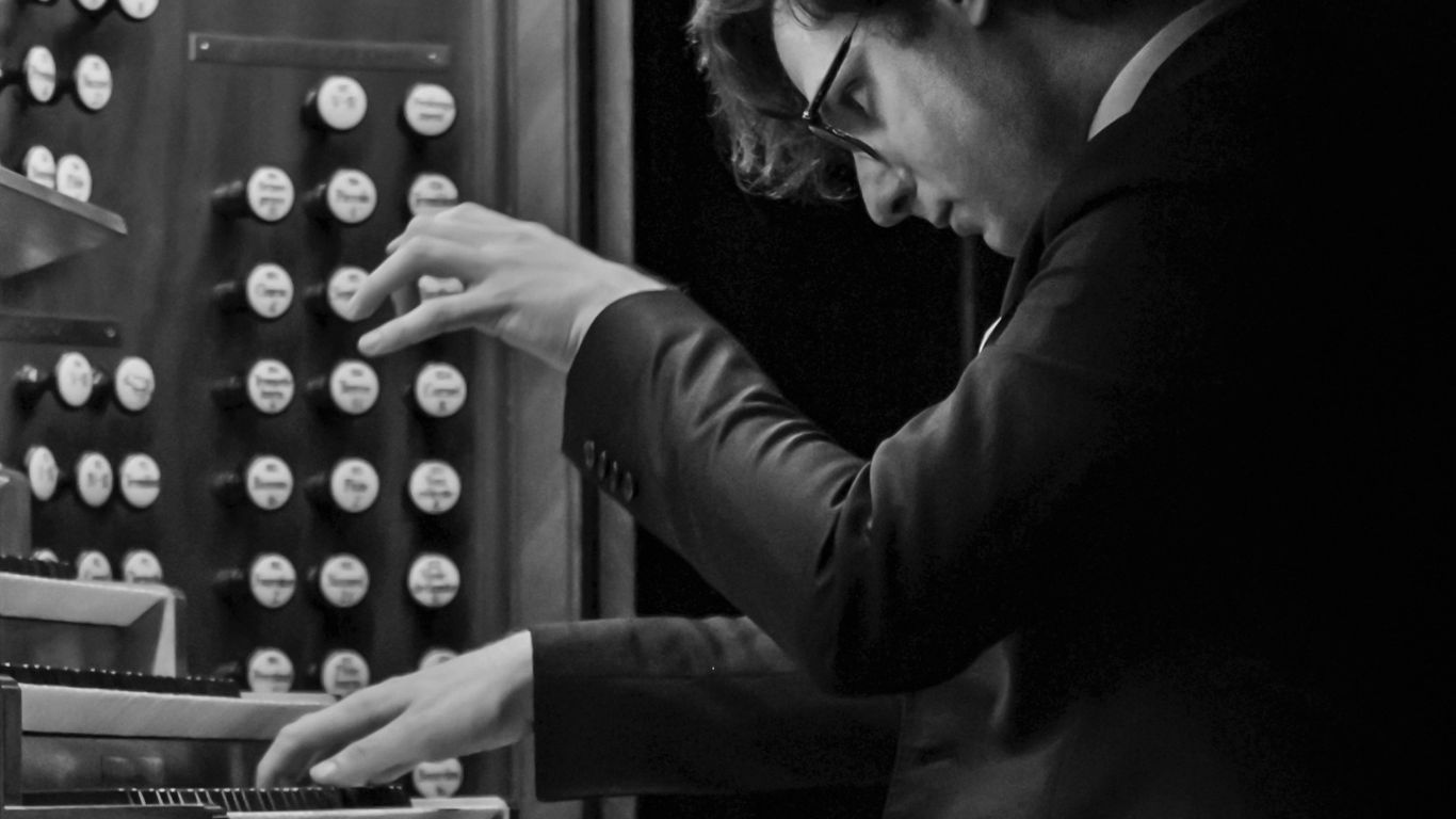 David Cassan Organista Del Oratorio Del Louvre Pondr M Sica A La